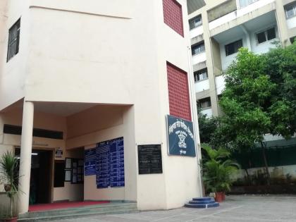 Drunk minors vandalize vehicles Police seal bars serving alcohol | दारूच्या नशेत अल्पवयीन मुलांकडून वाहनांची तोडफोड; पोलिसांनी दारू देणारे बार केले सील Drunk minors vandalize vehicles Police seal bars serving alcohol | दारूच्या नशेत अल्पवयीन मुलांकडून वाहनांची तोडफोड; पोलिसांनी दारू देणारे बार केले सील