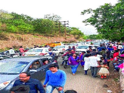  A crowd of tourists in the Sinhgad area | सिंहगड परिसरात पर्यटकांची गर्दी