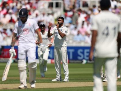IND vs ENG 3rd Test Day 2 England 1st Innings 387 all out Bumrah picks five Brydon Carse And Jamie Smith Fifty After Joe Root Century | IND vs ENG : बुमराहचा 'पंजा'; दमवणाऱ्या दोघांना सिराजनं केलं 'अरेस्ट'! इंग्लंडचा पहिला डाव ३८७ धावांत आटोपला