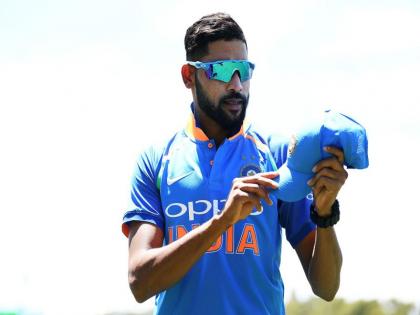 India vs Australia 2nd ODI: Mohammad Siraj conceded second most runs by an Indian bowler on debut in ODI history | India vs Australia 2nd ODI : मोहम्मद सिराजच्या नावावर पदार्पणात 'नकोसा' विक्रम