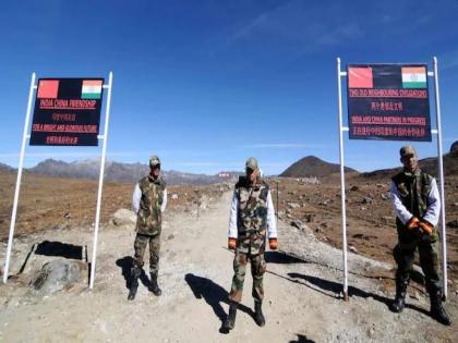 china builds bridge over pangong lake india raises concerns | पँगाँग तलावावर चीनचा पूल तयार, चिंता वाढली; वाहतूक सुरू, सीमेजवळ येणार रणगाडे