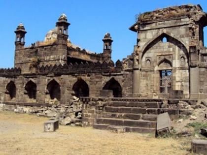 Extensive use of funds from the Department of Social Justice for the development of historic sites | ऐतिहासिक स्थळाच्या विकासासाठी सामाजिक न्याय विभागाच्या निधीचा सर्रास वापर