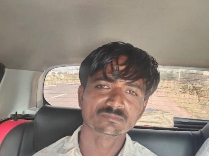 Attempted stabbing of police chasing accused; After robbing the woman, the absconding accused was caught | आरोपीचा पाठलाग करणाऱ्या पोलिसांवर चाकूहल्ल्याचा प्रयत्न; महिलेला लुटल्यानंतर पळून जाणारा आरोपी पकडला