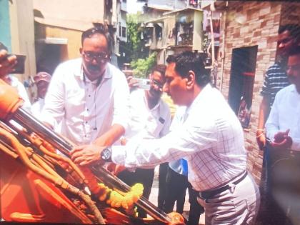 Drain cleaning finally started in Ulhasnagar in the face of rain; Drain cleaning by 15th June  | पावसाच्या तोंडावर उल्हासनगरात अखेर नालेसफाईला सुरूवात; १५ जूनपर्यंत नालेसफाई 