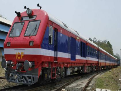 Due to increasing crowd, Pune-Solapur DEMU train will depart from Hadapsar | वाढत्या गर्दीमुळे पुणे-सोलापूर डेमू ट्रेन हडपसरहून सुटणार