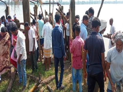 Funeral of three of the same family; A truck crushed a two-wheeler in Gadchiroli | एकाच कुटुंबातील तिघांची अंत्ययात्रा; नातेवाइकांच्या आक्रोशाने अश्रूंचा बांध फुटला