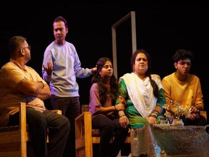 'Story of relationship', which won the third place in the final round of the Maharashtra State Theater Competition | 'नात्याची गोष्ट' नाटकाच्या टिमचे धाडस; नाट्य निर्मात्यांना हवे आहेत मोठे सेलिब्रिटी!