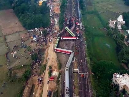 Odisha Train Accident: Dead kept in mortuary; The father found the boy alive after seeing the movement of the body | Odisha Train Accident: मृत समजून शवागृहात ठेवलं; शरीराची हालचाल पाहून वडिलांना मुलगा जिवंत सापडला