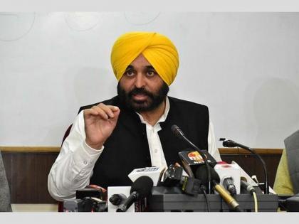 CM bhagwant Mann, who got divorced 6 years ago, will get married for the second time at the request of his mother | ६ वर्षापूर्वी घटस्फोट झालेले मुख्यमंत्री मान आईच्या आग्रहास्तव करणार दुसरं लग्न 