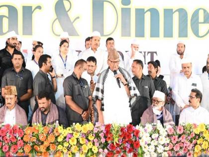 The message of unity should be conveyed from house to house; Sharad Pawar's appeal from Iftar party | एकतेचा संदेश घराघरात पोहोचवायला हवा; इफ्तार पार्टीतून शरद पवारांचं आवाहन