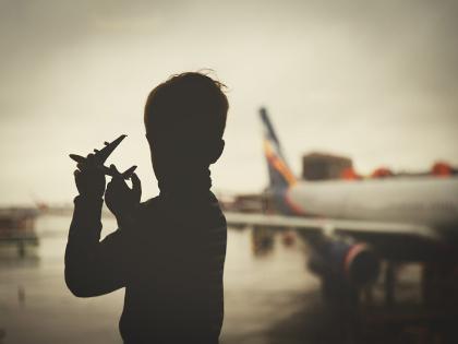 9 years boy Runs Away From Home, Flies 2,700 KM After Searching ‘How To Get On Plane Unnoticed’ | बापरे! विमानातून लपून २ हजार किमी दूर पोहचला ९ वर्षीय मुलगा; संपूर्ण देश हैराण