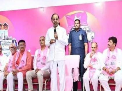 55 sarpanchs of Maharashtra join BRS party; K. Chandrasekhar Rao assured | महाराष्ट्रातील ५५ सरपंच यांनी केला बीआरएस पक्षात प्रवेश; के. चंद्रशेखर राव यांनी दिलं आश्वासन