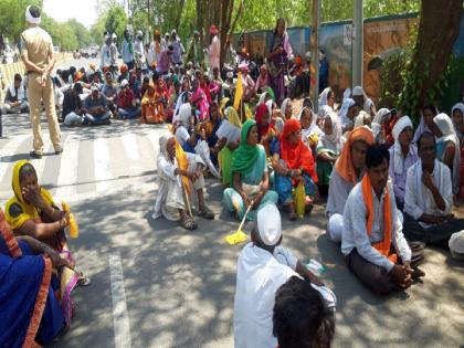 Tribal people's march against forest department torture, attack on Amravati divisional commissioner's office | वन विभागाच्या जाचाविरोधात आदिवासी बांधवांचा मोर्चा, विभागीय आयुक्त कार्यालयावर धडक