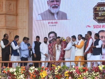 The Dharmadhikari family is the first to cultivate three generations of social service; Amit Shah praised | समाजसेवेचा तीन पिढ्यांचे संस्कार जोपासणारे धर्माधिकारी कुटुंब पहिलेच; अमित शहा यांनी केलं कौतुक 