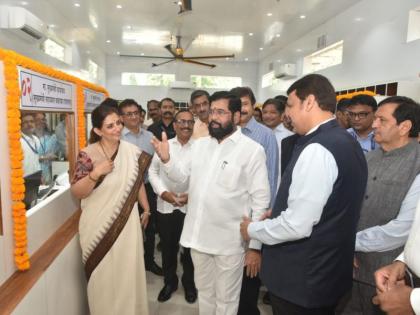 The central postal center set up in the Ministry was inaugurated by CM Eknath Shinde | शिंदे-फडणवीसांनी मंत्रालयातील टपाल केंद्राचे केले उद्घाटन; नागरिकांच्या वेळेची होणार बचत