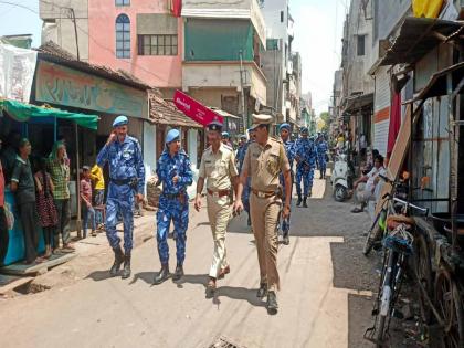 Police route march in the background of the upcoming festival | आगामी सण-उत्सवाच्या पार्श्वभूमीवर पोलिसांचा रूट मार्च