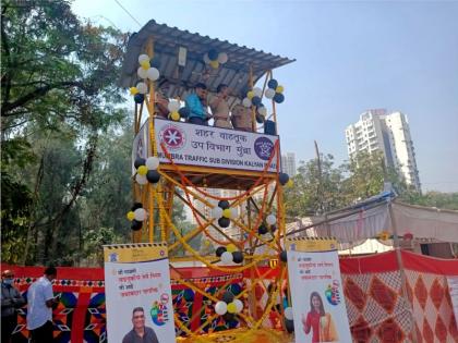 Paelis telescopic traffic control from a twelve foot high tower | बारा फूट उंच टॉवरवरून पाेलिसांचे दुर्बिणीच्या मदतीने वाहतूक नियंत्रण