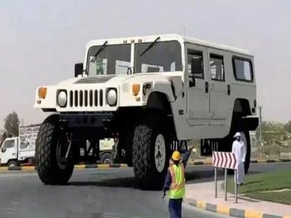 The world's largest hummer h1 suv owned by rainbow sheikh | अबब! जगातील सर्वात मोठी Hummer; भलामोठा आकार पाहून तुम्हीही व्हाल अवाक्