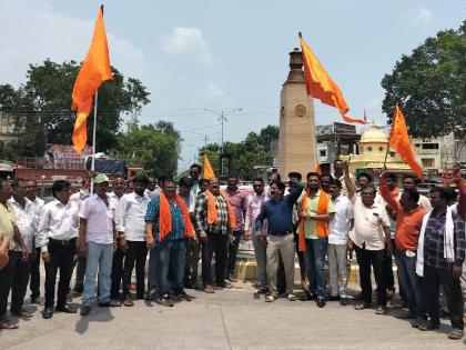 protest against lathi charge on protesters in jalna district; agitation of Shiv Sainiks in hinganghat | आंदोलकांवर लाठीचार्जचा निषेध; शिवसेनेचे आंदोलन