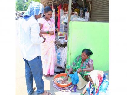 Pour unseasonal rain on wild fruits; The farmer in the village became desperate | अवकाळी पावसाचा रानमेव्यावर घाळा; खेड्यातील शेतकरी झाला हताश