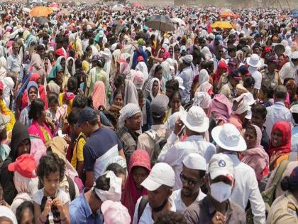 11 people died due to heatstroke; 5 lakh assistance to the relatives of the deceased | मृतांचा आकडा वाढला, ११ श्रीसेवकांचा मृत्यू; मृतांच्या नातेवाईकांना ५ लाखाची मदत