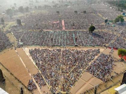 A boy lost his mother among the dead at the Maharashtra Bhushan Awards function | "तुम्ही जेवण करून घ्या..." माऊलीचे अखेरचे शब्द; लाखोंची गर्दी मात्र आई गमावली