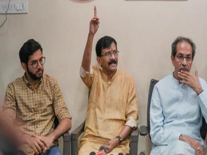 Shiv Sena changed strategy in Nagpur; At the last moment, the official candidate of Thackeray Group Gangadhar Nakade withdrew | नागपूरात शिवसेनेने बदलली रणनीती; अखेरच्या क्षणी अधिकृत उमेदवारानं घेतली माघार