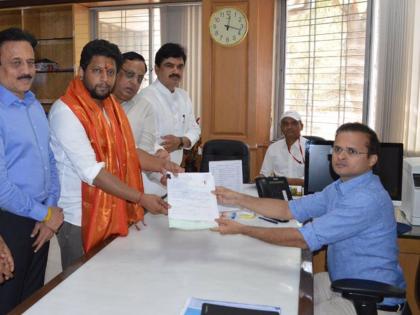 Lok Sabha Election 2019: Dr. Sujay Vikhe file four application for candidacy from Nagar | Lok Sabha Election 2019 : डॉ. सुजय विखेंना उमेदवारी अर्ज चुकण्याची भीती ?