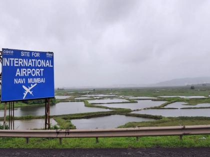 Relief of 'CRZ' for 4 roads connecting Navi Mumbai Airport | नवी मुंबई विमानतळास जोडणाऱ्या ४ रस्त्यांना ‘सीआरझेड’चा दिलासा