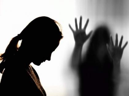 Girlfriend was gang-raped with alcohol; Both the accused are absconding in Kerala | मैत्रिणीला दारू पाजून केला सामूहिक बलात्कार; दोन्ही आरोपी फरारी