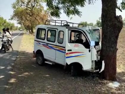 Son came first in School in HSC, father died in an accident while going to celebrate, incident in Jalgaon | मुलगा १२ वीत पहिला आला; आनंद साजरा करण्यासाठी निघालेल्या बापाचा काळाने घात केला