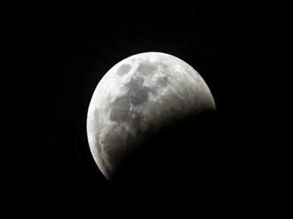 Experience the first lunar eclipse of the year on Friday...; The moon will pass through the umbra of the earth | यंदाचे पहिले चंद्रग्रहण अनुभवा शुक्रवारी...; चंद्र जाणार पृथ्वीच्या उपछायेतून