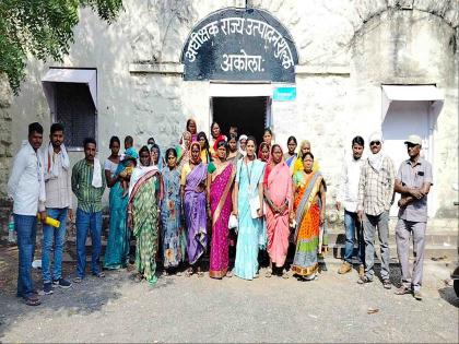 Close illegal liquor shops in villages; Elgar of the women of Dhotardi at akola | गावातील दारुची अवैध दुकाने बंद करा; धोतर्डीच्या महिलांचा एल्गार