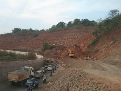 Traffic at Parashuram Ghat will be closed for five hours every day from 25th April to 10th May | परशुराम घाटातील वाहतूक २५ एप्रिल ते १० मे पर्यंत दररोज पाच तास राहणार बंद