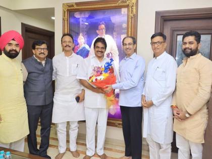 Congress leaders along with Congress leader KC Venugopal met Uddhav Thackeray at Matoshree | देशात 'मी' करणाच्या विरोधात समीकरण; काँग्रेस नेते मातोश्रीवर, ठाकरेंची घेतली भेट