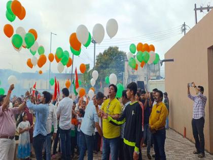 Chandrayaan 3 landing jubilation in Ratnagiri; 'Bharat Mata Ki Jai' slogan | चंद्रयान ३ च्या लॅंडिंगचा रत्नागिरीत जल्लोष;  ‘भारत माता की जय’ घोषणा