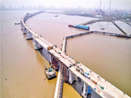 The Mumbai Trans Harbor Link, the longest sea bridge, will be connected by the end of May | मुंबई ट्रान्स हार्बर लिंक, सर्वांत लांब सागरी पूल मे अखेर जोडणार 