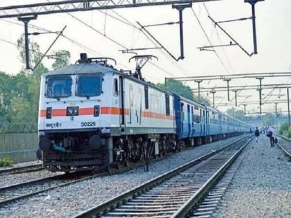 Iron Rod Pierces Through Train Passenger's Neck In Freak Accident In UP | भयंकर! रेल्वेत खिडकी शेजारी बसलेल्या प्रवाशाच्या मानेतून लोखंडी रॉड आरपार घुसला