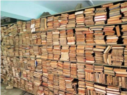 A library built without anticipating books; Two and a half lakh books in the university will be homeless | पुस्तकांचा अंदाज न घेताच बांधले ग्रंथालय; विद्यापीठातील अडीच लाख पुस्तकं होणार बेघर