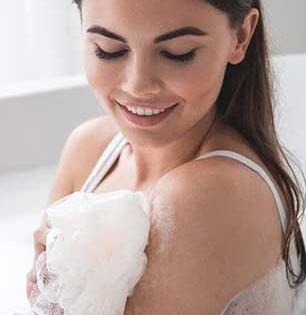 अंघोळीच्या पाण्यात घाला हे ५ नैसर्गिक घटक, घामाची दुर्गंधी येणार नाही, त्वचा राहील निरोगी