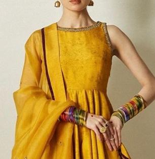 त्वचा गोरी असो वा सावळी, प्रत्येक महिलेच्या कपाटात 'हे' ५ रंग असायलाच हवे , सौंदर्य येईल खुलून..