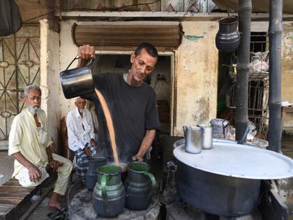 Why are people banned from drinking tea in Pakistan ?; Government's appeal to the people | पाकिस्तानात चहा पिण्यापासून लोकांना का रोखलं जातंय?; सरकारचं जनतेला आवाहन