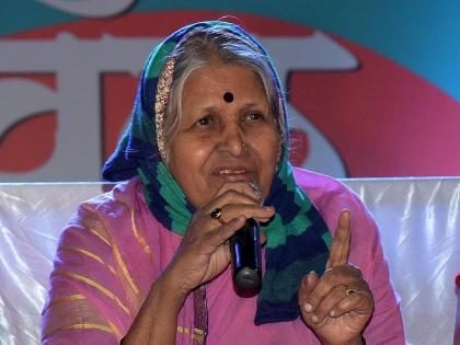 Corona brought a time when my children drank water and slept; Sindhutai Sakpal became very emotional | “माझी लेकरं पाणी पिऊन झोपली अशी वेळ कोरोनानं आणली”; सिंधुताई सपकाळ भावूक झाल्या