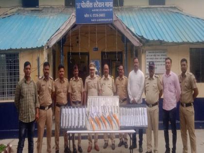 Illegal stock of knives, knives, knives seized from Kavtha Sopinath | कवठा सोपीनाथ येथून चाकू, गुप्ती, कत्त्यांचा अवैध साठा हस्तगत