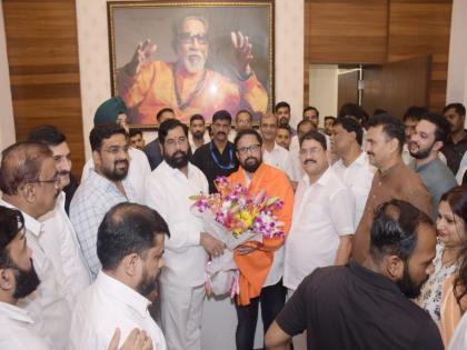 Uddhav Thackeray removed Naresh Mhaske but CM Eknath Shinde Appointed Mhaske to Shivsena Thane District Chief | उद्धव ठाकरेंनी हटवले तरीही जिल्हाप्रमुखपदी नरेश म्हस्केच; एकनाथ शिंदेंचे आदेश