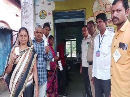 Voting for 122 Gram Panchayats begins in Jalgoan, queues of voters from morning to vote | 122 ग्रामपंचायतींसाठी मतदान सुरू, मतदानासाठी सकाळपासून मतदारांच्या रांगा