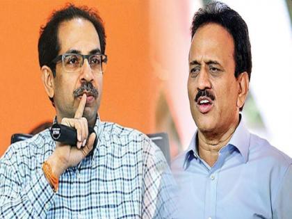 In Jalgaon, Girish Mahajan hit back, 4 BJP corporators joined Shiv Sena | Jalgoan: गिरीश महाजनांना जबर धक्का; शिवसेनेनं भाजपाचे ४ नगरसेवक फोडले