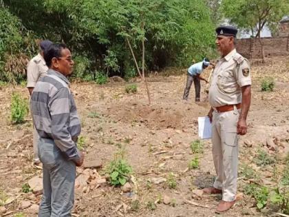 The body of a woman who was buried 16 days ago was brought out again at Bihar | खळबळजनक! १६ दिवसांपूर्वी दफन केलेला महिलेचा मृतदेह पुन्हा बाहेर काढला, कारण...