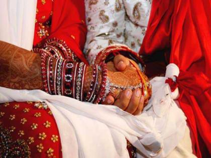 Father marries his son's ex-wife in UP | युवक हैराण, पहिली पत्नीच बनून आली सावत्र आई; घरात ‘भाऊ’देखील सापडला, पोलीस चक्रावले