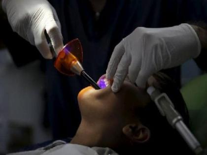 50 teeth in the mouth of a indore 10 year old boy, 30 teeth removed after operation | अबब! १० वर्षीय मुलाच्या तोंडात बत्तीशी नव्हे तर ५० दात; हैराण झालेल्या डॉक्टरांनी केलं ऑपरेशन, मग..